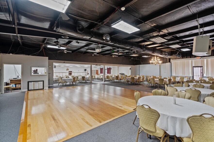 More Photos Of 161 Dawkins St, Aberdeen Showroom For Sale
