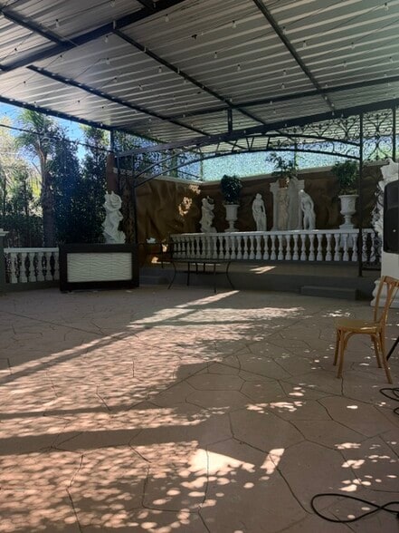 More Photos Of 6500 Foothill Blvd, Tujunga Restaurant For Sale