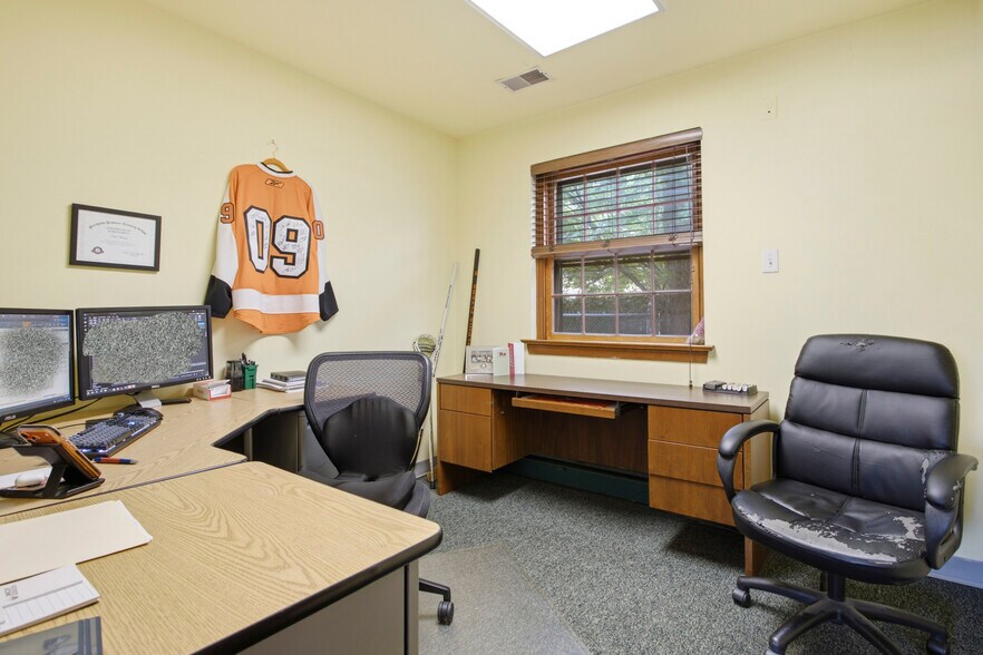 More Photos Of 678 Ferne Blvd, Drexel Hill Office For Sale