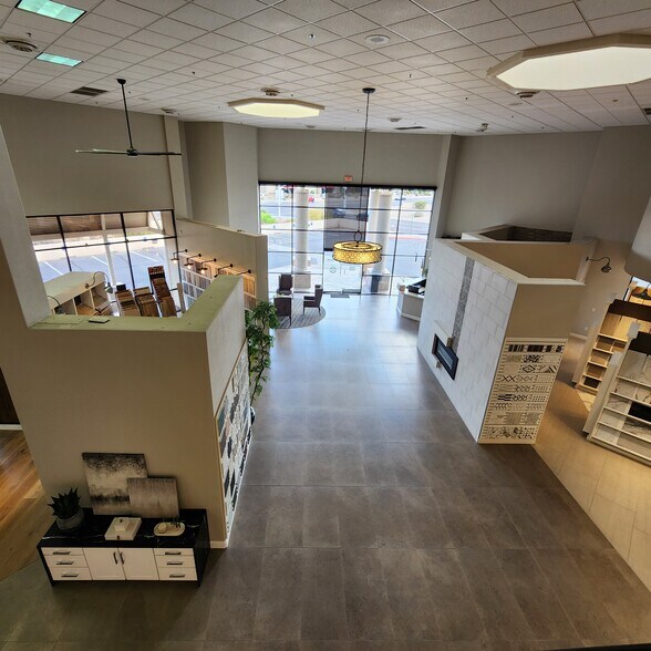 More Photos Of 15250 N Hayden Rd, Scottsdale Showroom For Sale