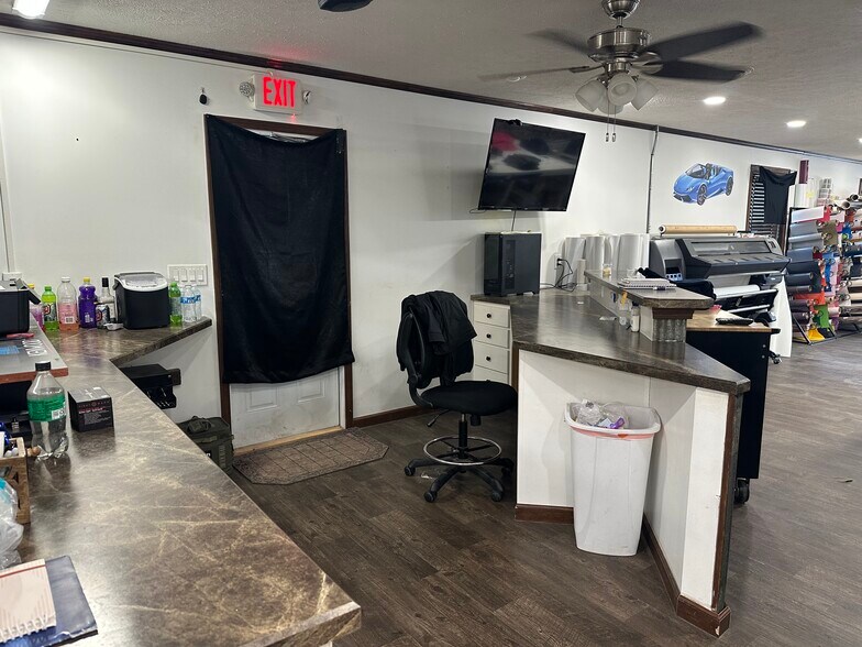 More Photos Of 445 W Elm St, Waverly General Retail For Sale
