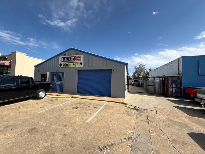 More Photos Of 2718 Azle Ave, Fort Worth General Retail For Sale