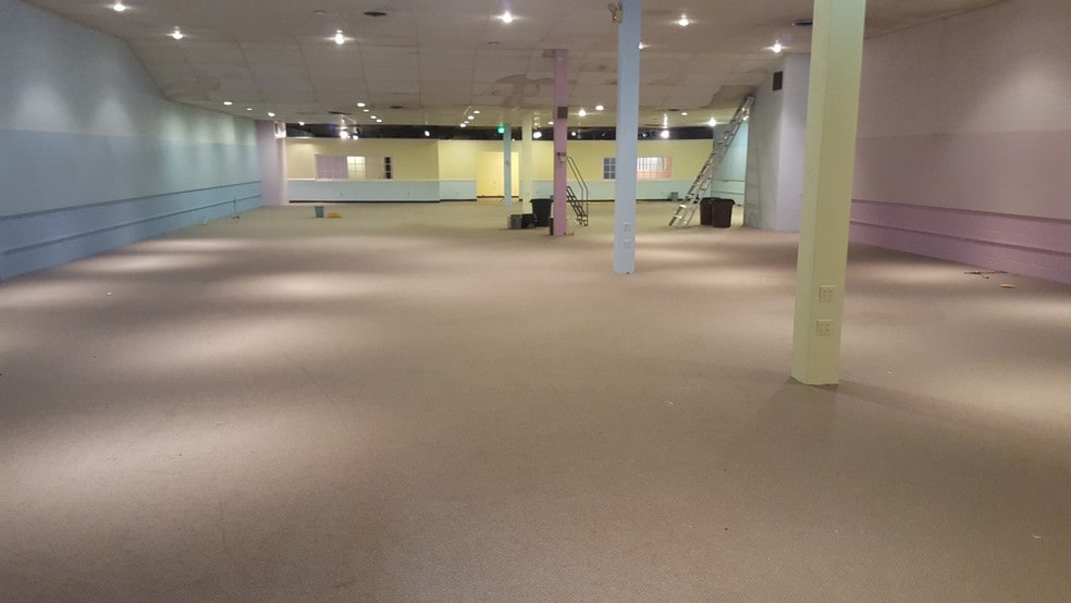 More Photos Of 211-215 High St, Portsmouth Storefront Retail Office For Lease