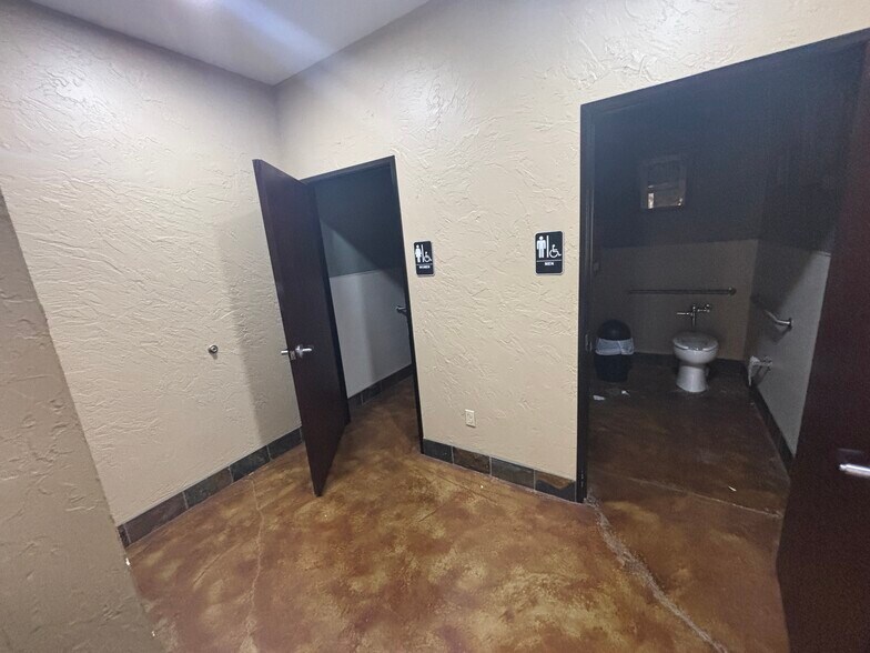 More Photos Of 3625 Valley Vista Dr, Fort Worth Warehouse For Sale