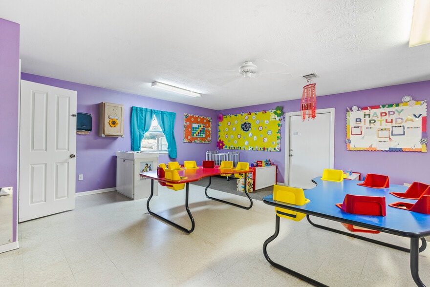 More Photos Of 989 Old Mcdade Rd, Elgin Daycare Center For Sale