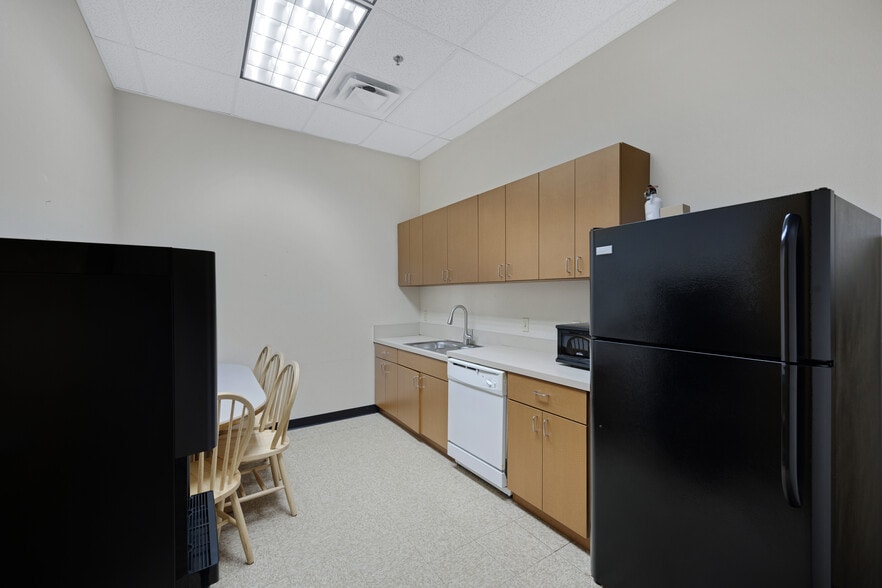 More Photos Of 4523 E Broadway Rd, Phoenix Light Manufacturing For Sale