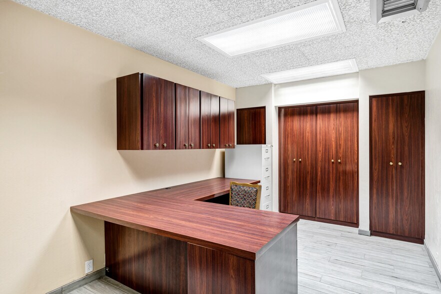 More Photos Of 15405 N 99th Ave, Sun City Medical For Lease