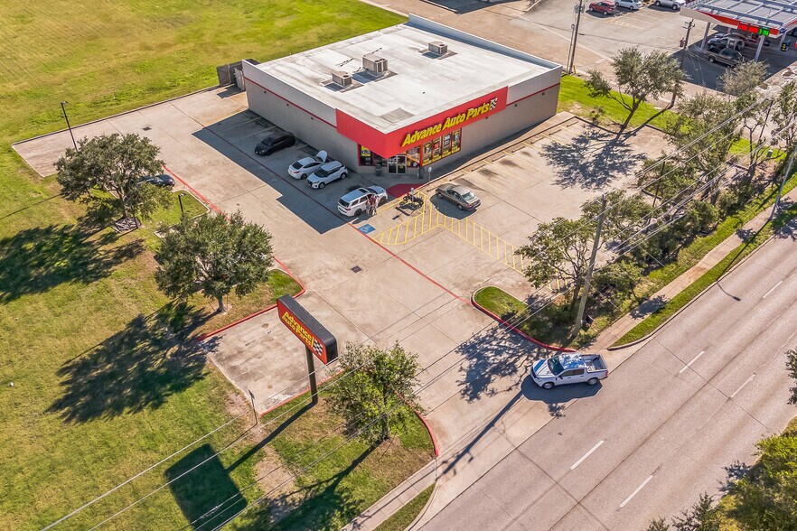 More Photos Of 1722 N Alexander Dr, Baytown Freestanding For Sale