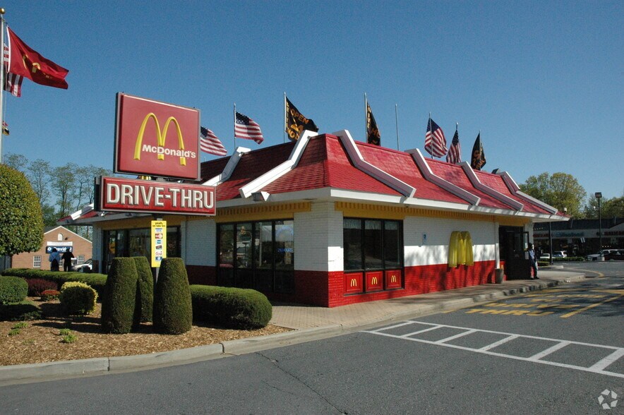 More Photos Of 12116-12168 Darnestown Rd, Gaithersburg Storefront For Lease