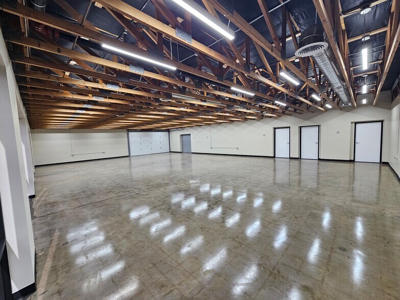 More Photos Of 8718 E McDowell Rd, Scottsdale Industrial For Sale