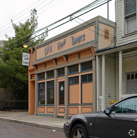 More Photos Of 403 Oregon St, Cincinnati Bar For Sale