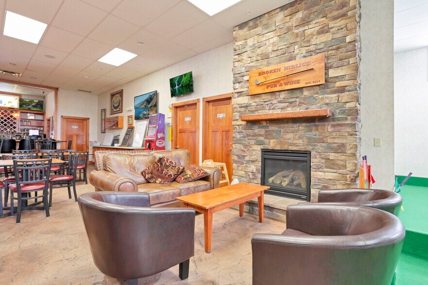 More Photos Of 509 S Wooster Ave, Strasburg Hotel For Sale