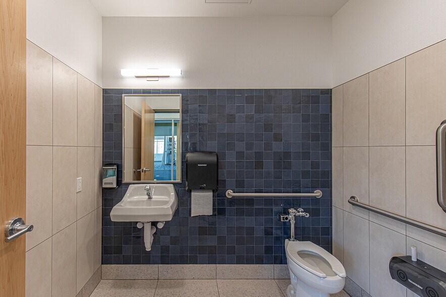 More Photos Of 150 Mercury Village Dr, Durango Medical For Lease