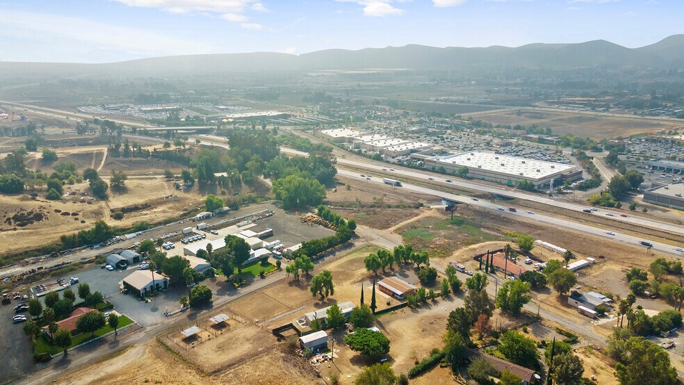 More Photos Of 25110 Monroe Ave, Murrieta Veterinarian Kennel For Sale