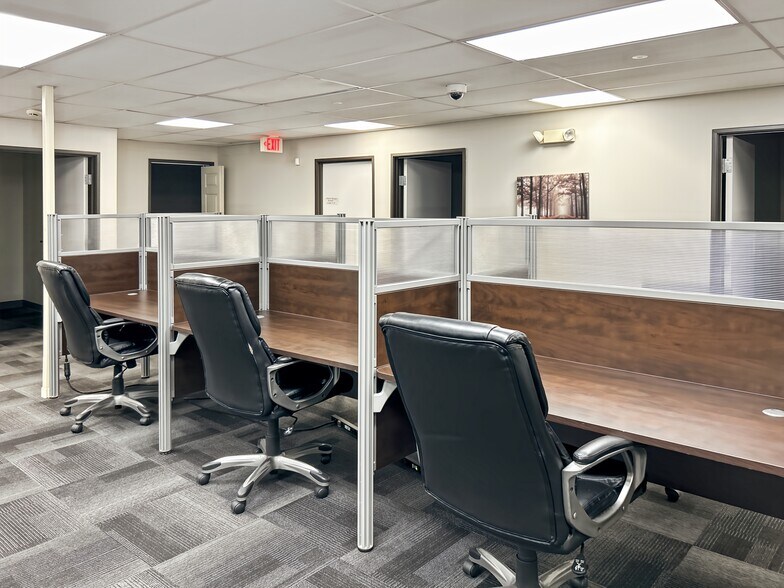 More Photos Of 2709-2715 Pontiac Lake Rd, Waterford Coworking Space