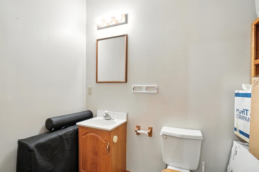 More Photos Of 103 Quinter Farm Rd, Englewood Freestanding For Sale