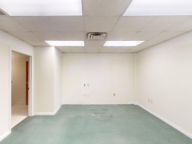 More Photos Of 3123 W 12th St, Erie Medical For Lease