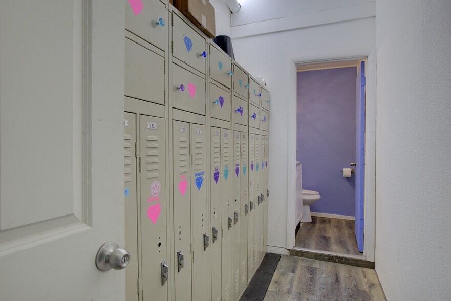 More Photos Of 1560 SE Stephens St, Roseburg Freestanding For Sale