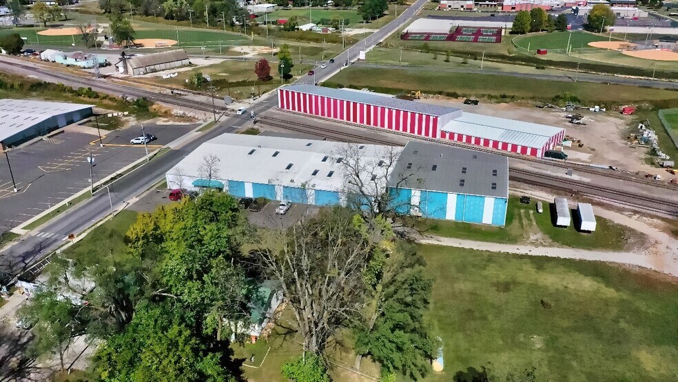 More Photos Of 134 N Howell Ave, West Plains Industrial For Sale