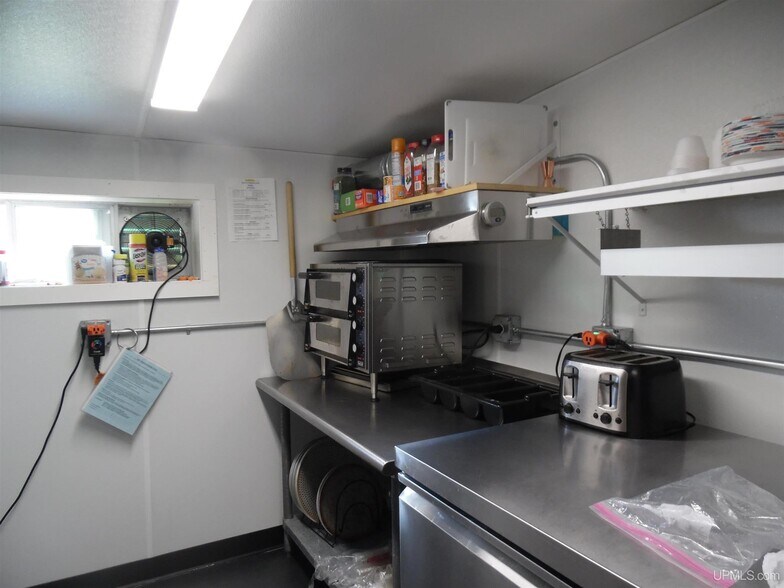 More Photos Of 31 Trimountain Ave, South Range Bar For Sale