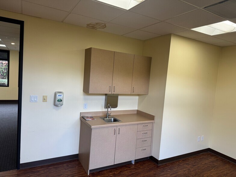 More Photos Of 690 De Long Ave, Novato Office For Lease