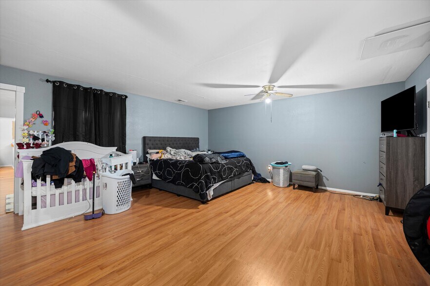 More Photos Of 614 W Central Ave, Wiggins General Retail For Sale