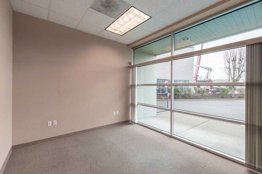 More Photos Of 3535 Del Webb Ave NE, Salem Warehouse For Lease