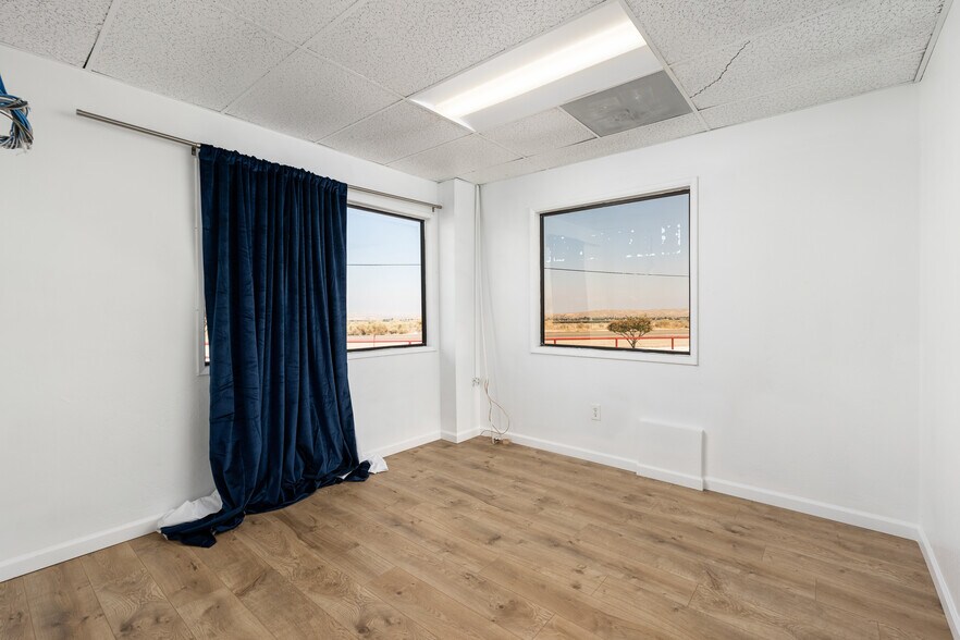 More Photos Of 1589 Kern St, Taft Warehouse For Sale