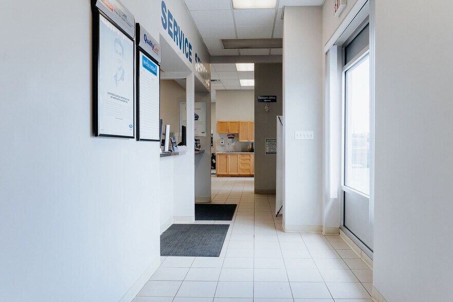 More Photos Of 105 Laurell Rd, Gander Showroom For Sale