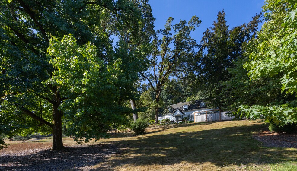 More Photos Of 20255 Willamette Dr, West Linn Specialty For Sale