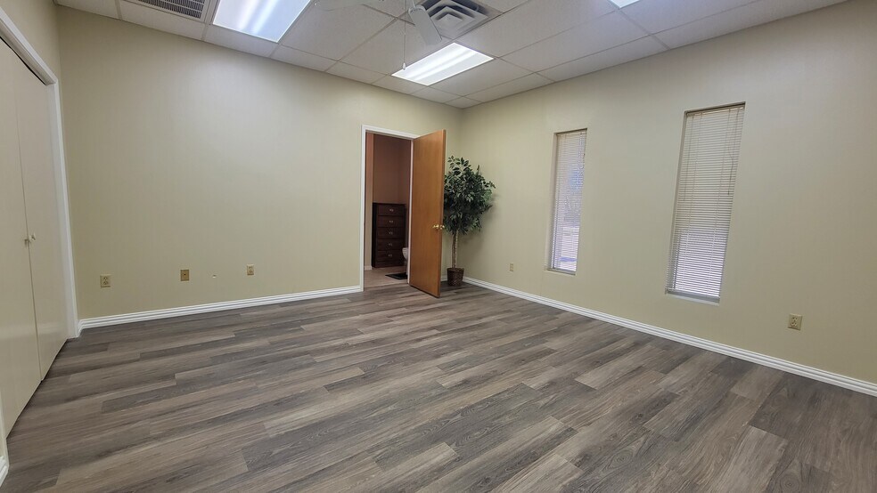 More Photos Of 1509 Baccarac Ct, Euless Flex For Lease