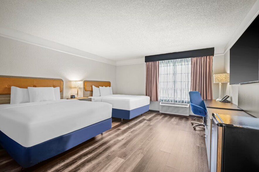 More Photos Of 8730 NW 27th St, Miami Hotel For Sale