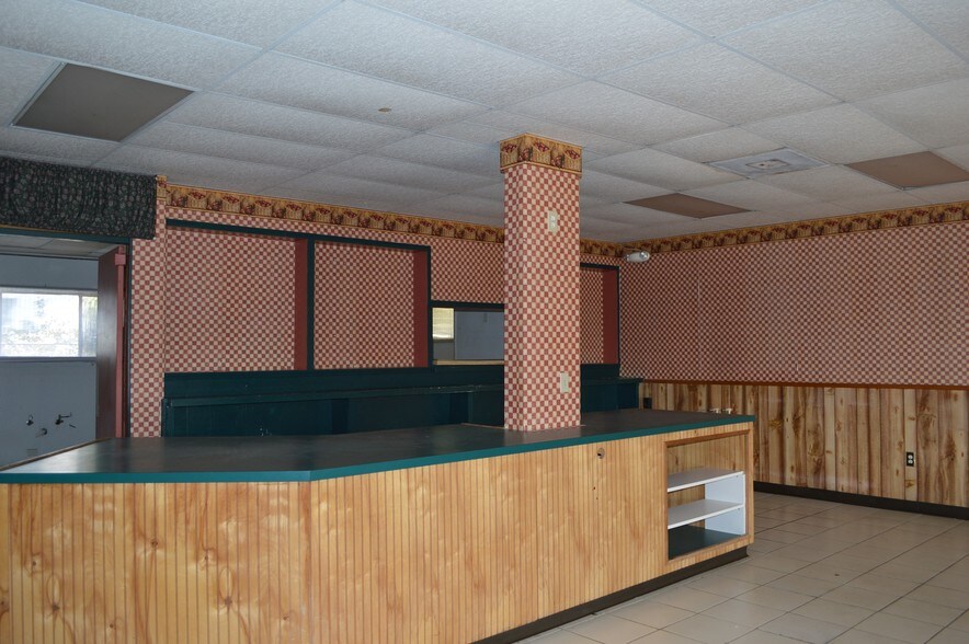 More Photos Of 302 Broadway Blvd SE, Polk City Restaurant For Sale