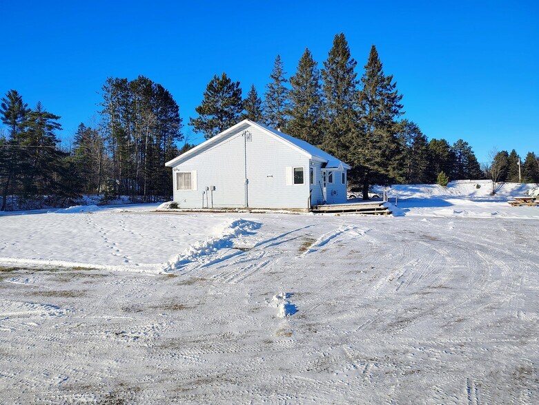 More Photos Of N16184 Old Hwy 13, Lake Service For Sale