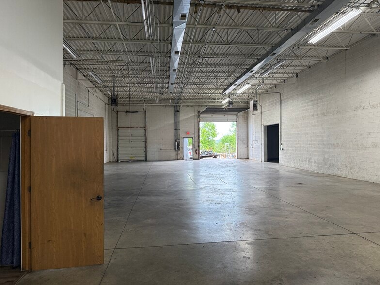 More Photos Of 2307 E Aurora Rd, Twinsburg Flex For Lease