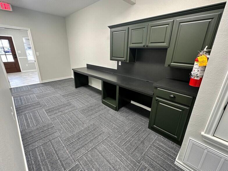 More Photos Of 4102 Richmond Mdws, Texarkana Medical For Sale