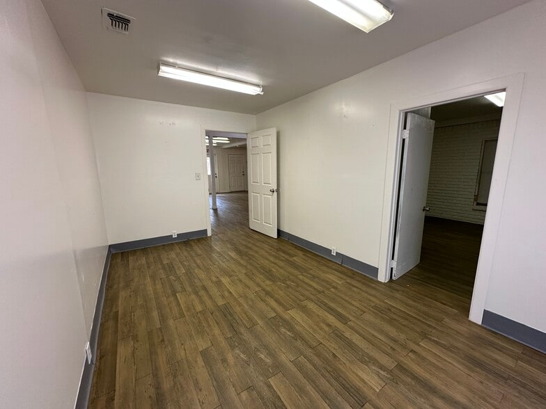 More Photos Of 6628 Crestway Dr, San Antonio Flex For Sale