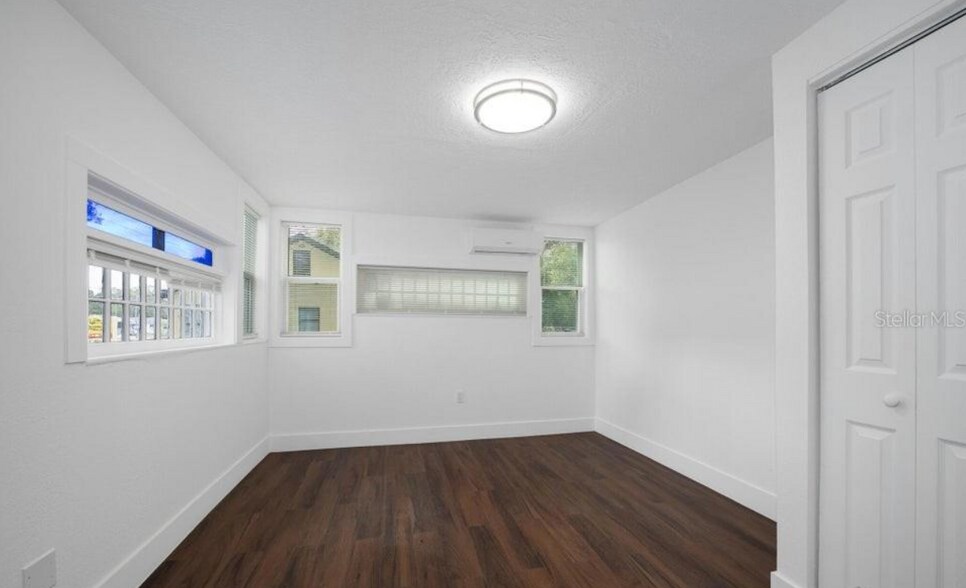More Photos Of 934 S Ridgewood Ave, Daytona Beach Sorority Fraternity House For Sale