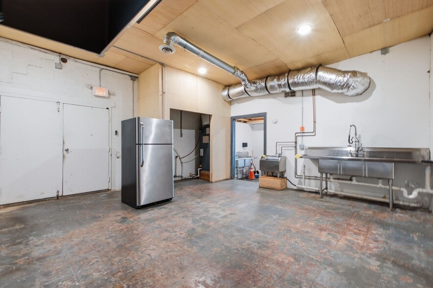 More Photos Of 1029 Park St, Westmoreland Storefront Retail Office For Sale