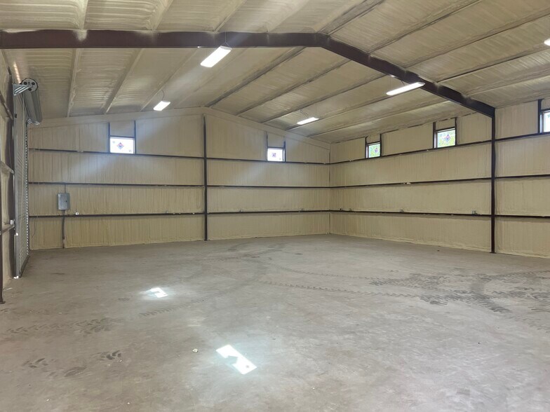 More Photos Of 16001 Awalt Dr, Austin Office For Sale