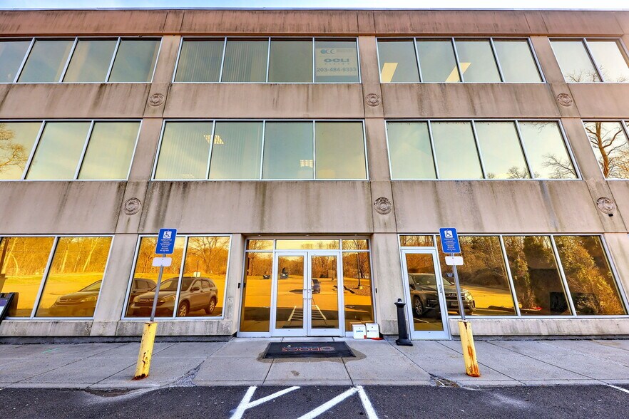 More Photos Of 317 Foxon Rd, East Haven Medical For Lease