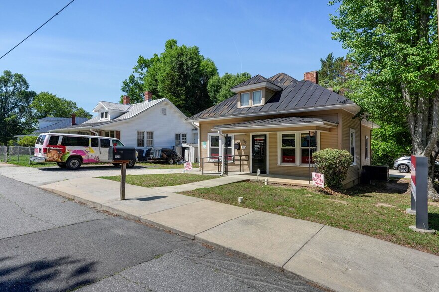 More Photos Of 529 Boyd St, Reidsville Office For Sale