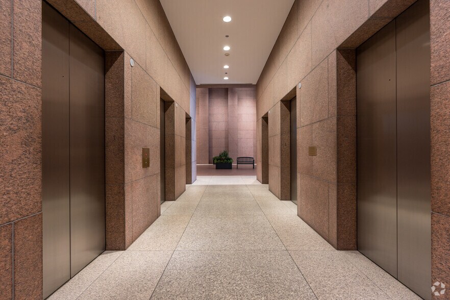 More Photos Of 700 Louisiana St, Houston Coworking Space