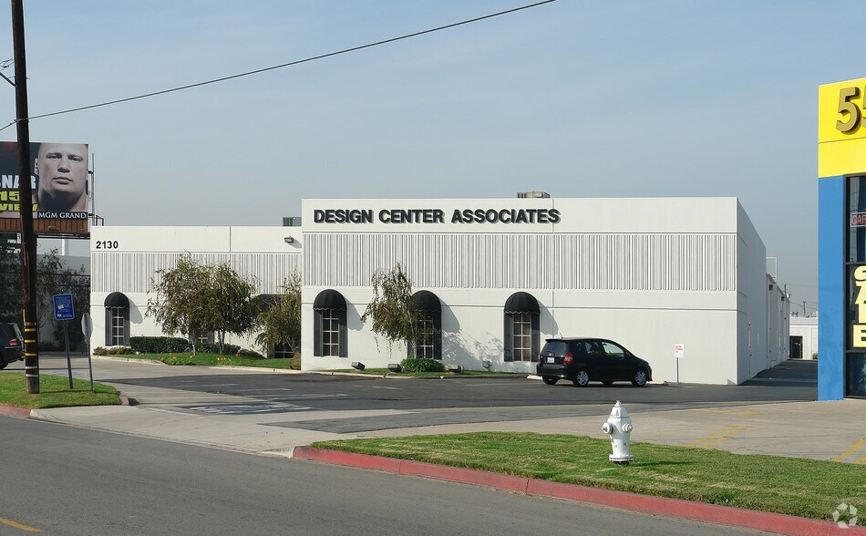 More Photos Of 2130-2138 Ritchey St, Santa Ana Showroom For Lease