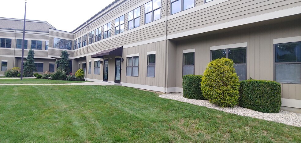 More Photos Of 555 Heritage Rd, Southbury Medical For Lease