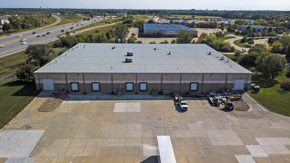 More Photos Of 4043 120th St, Urbandale Warehouse For Lease