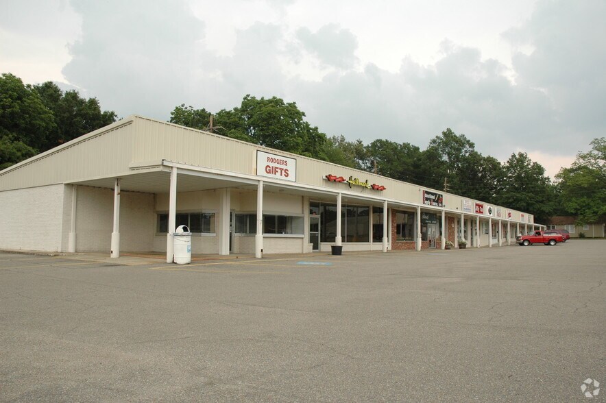 More Photos Of 653 E Madison Ave, Bastrop General Retail For Lease