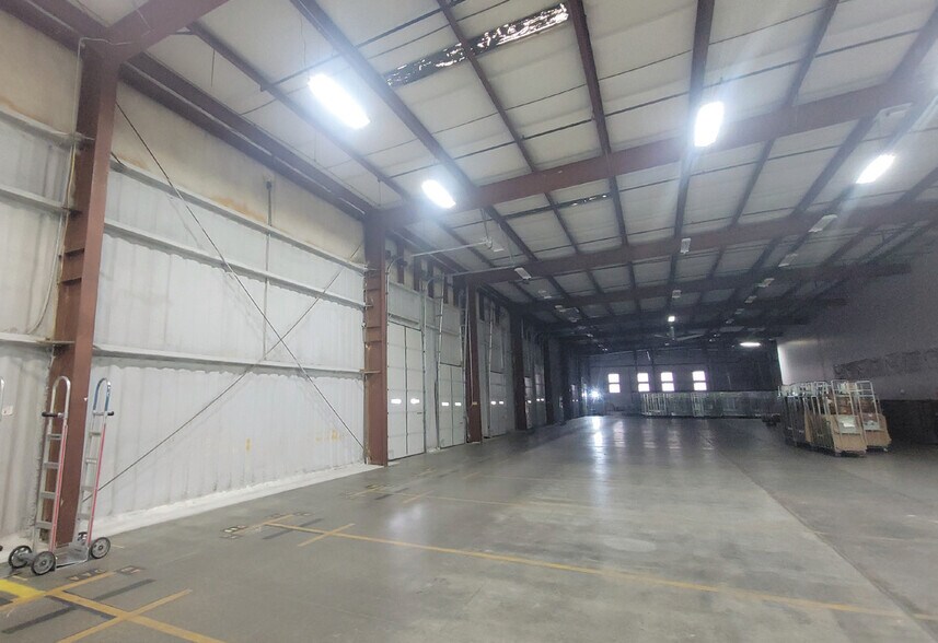 More Photos Of 635 W Valley Blvd, Bloomington Truck Terminal For Sale