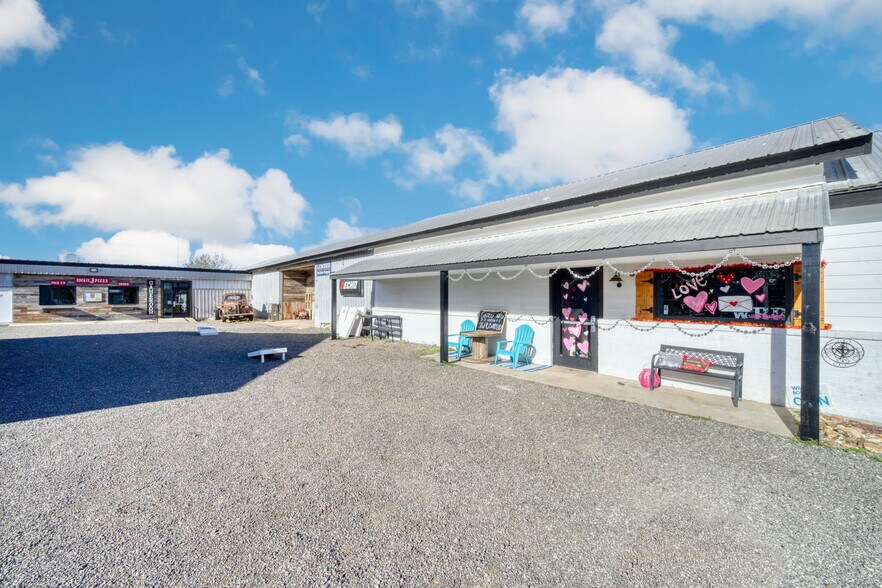 More Photos Of 710 S May St, Madisonville General Retail For Sale