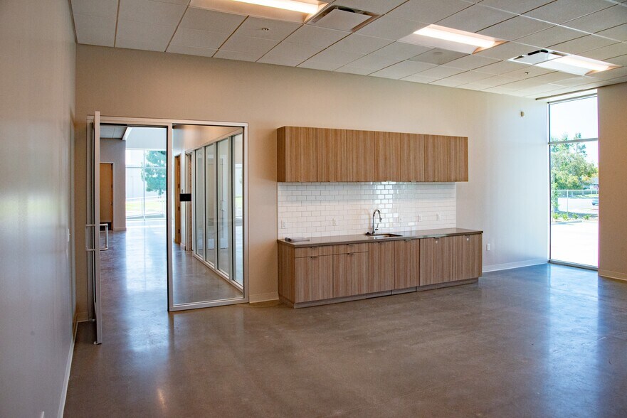 More Photos Of 17451 Von Karman Ave, Irvine Warehouse For Lease